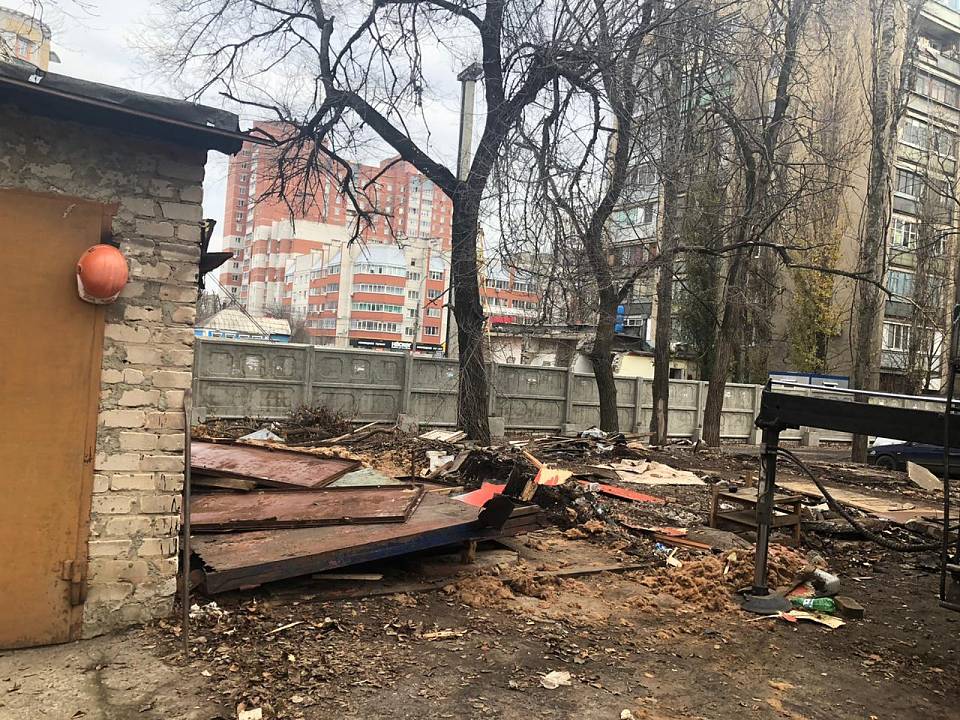 В Коминтерновском районе снесли самовольные постройки