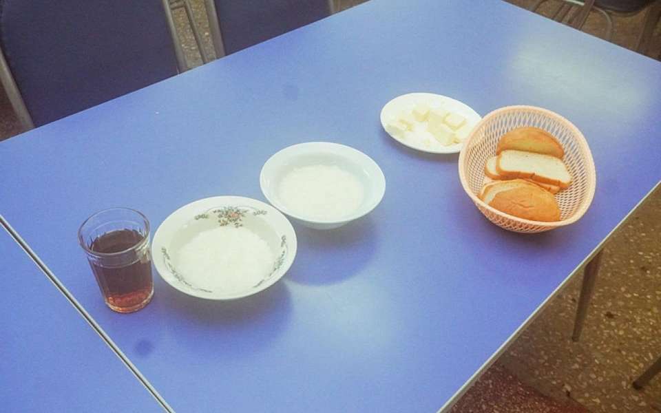 Прокуроры нашли нарушения в организации питания в 5 школах под Воронежем