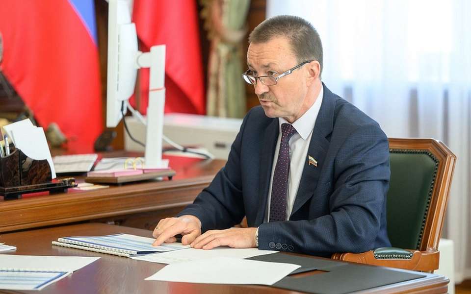 С 60-летием спикера областной думы поздравил мэр Воронежа