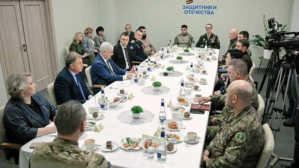 Ветераны СВО после возвращения с фронта поведали свои истории воронежскому губернатору