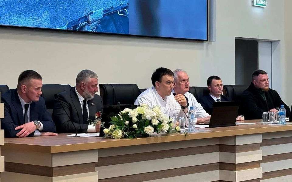 Об оказании помощи участникам СВО и их семьям договорился с руководством онкоцентра воронежский депутат