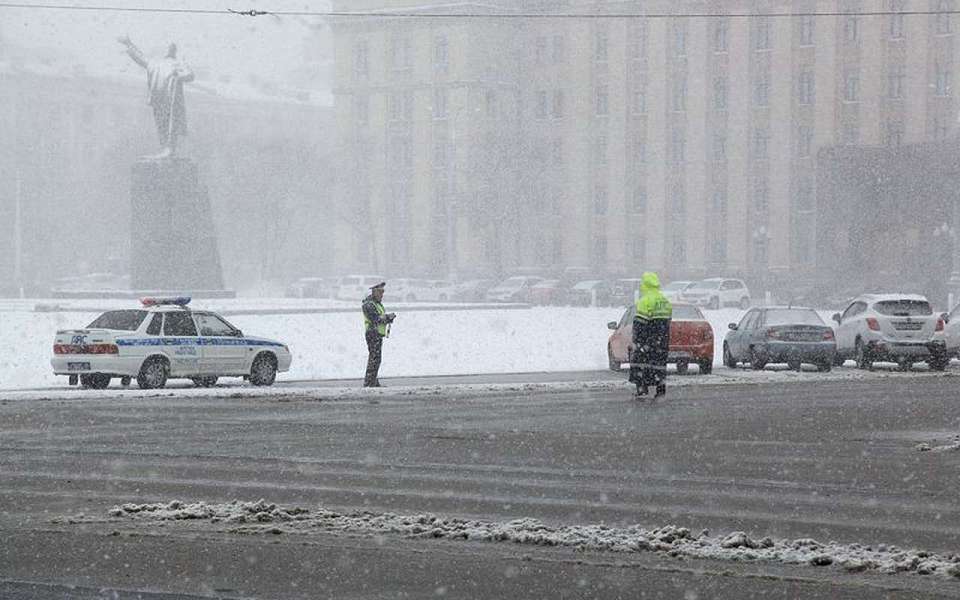 Мокрый снег с гололедом и сильным ветром обрушится 23 и 24 ноября на Воронежскую область