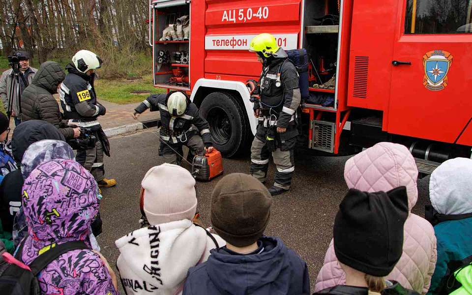 «Урок мужества» преподали нововоронежским школьникам
