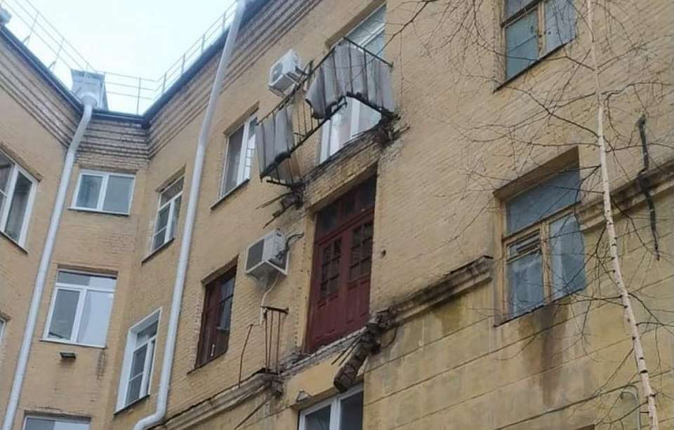 Два балкона обрушились в жилом доме на Пушкинской в Воронеже