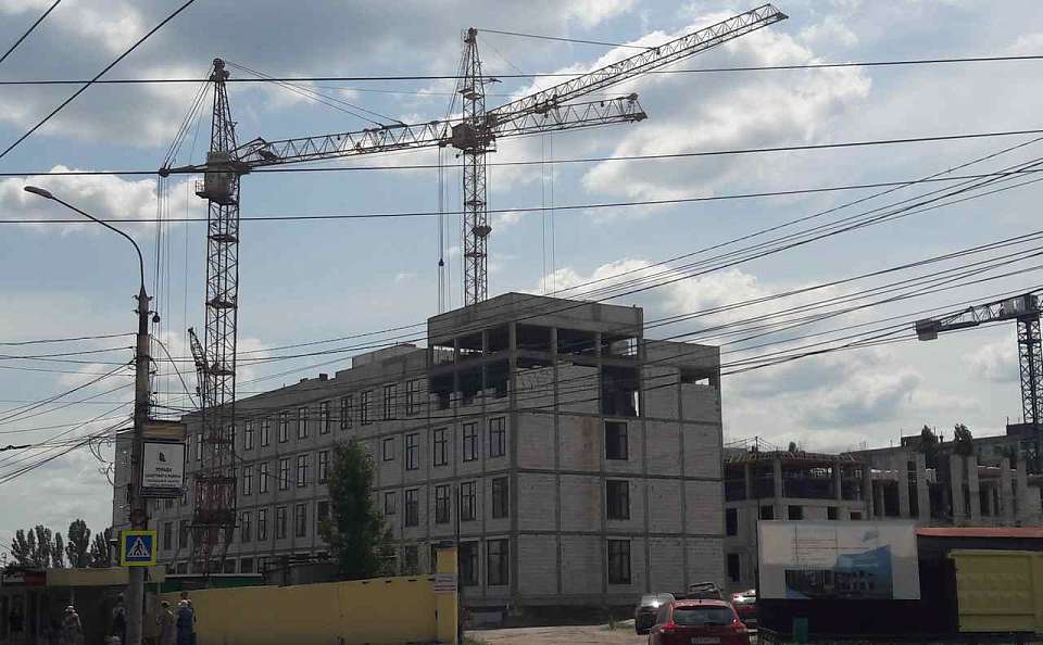 Возведение школы за 1,14 млрд рублей сорвала строительная компания в Воронежской области
