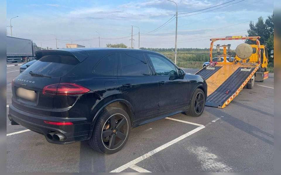 За 510 неоплаченных штрафов изъяли Porsche Cayenne у 40-летнего воронежца