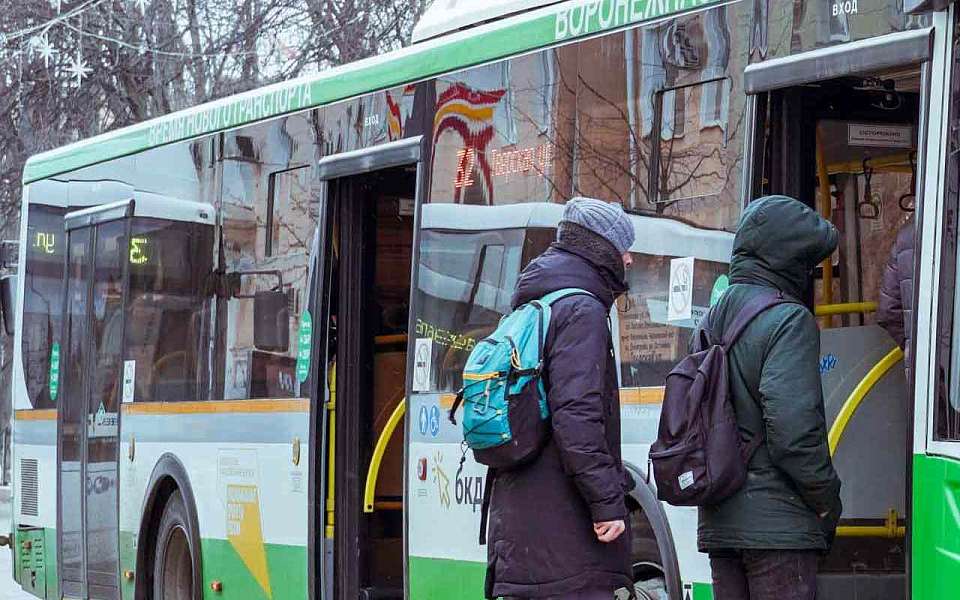 Дополнительные автобусы направили в воронежский микрорайон Шилово для вывоза пассажиров