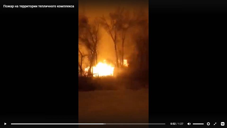 В Воронежской области очевидцы сняли на видео пожар на территории тепличного комплекса 