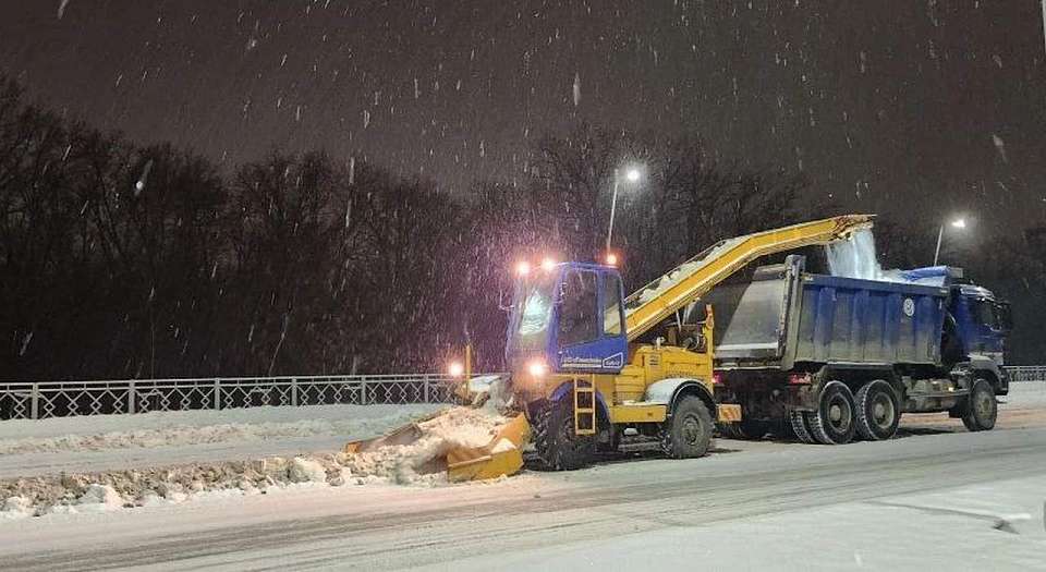 За ночь более 1,6 тыс. кубометров снега вывезли с улиц Воронежа