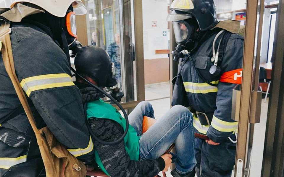 Из 12-этажного дома пожарные эвакуировали 22 человека в Воронеже