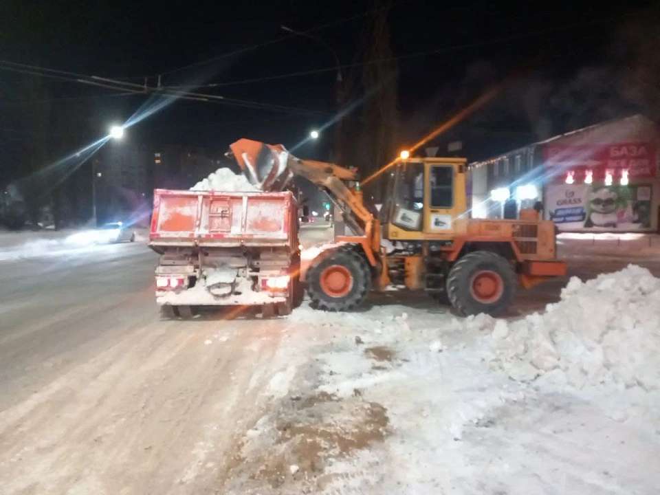 Более 6 тыс. кубометров снега вывезли ночью с улиц Воронежа