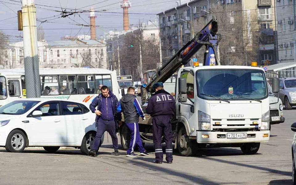 За неоплату 217 штрафов на 460 тыс. рублей арестовали автомобиль воронежского должника