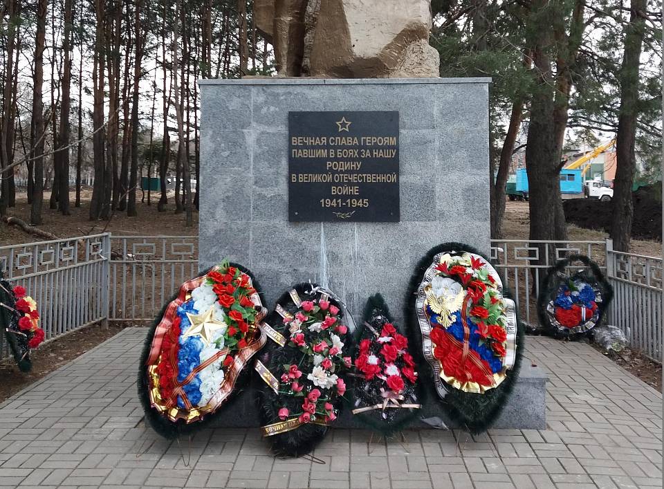В Коминтерновском районе почтили память неизвестных солдат