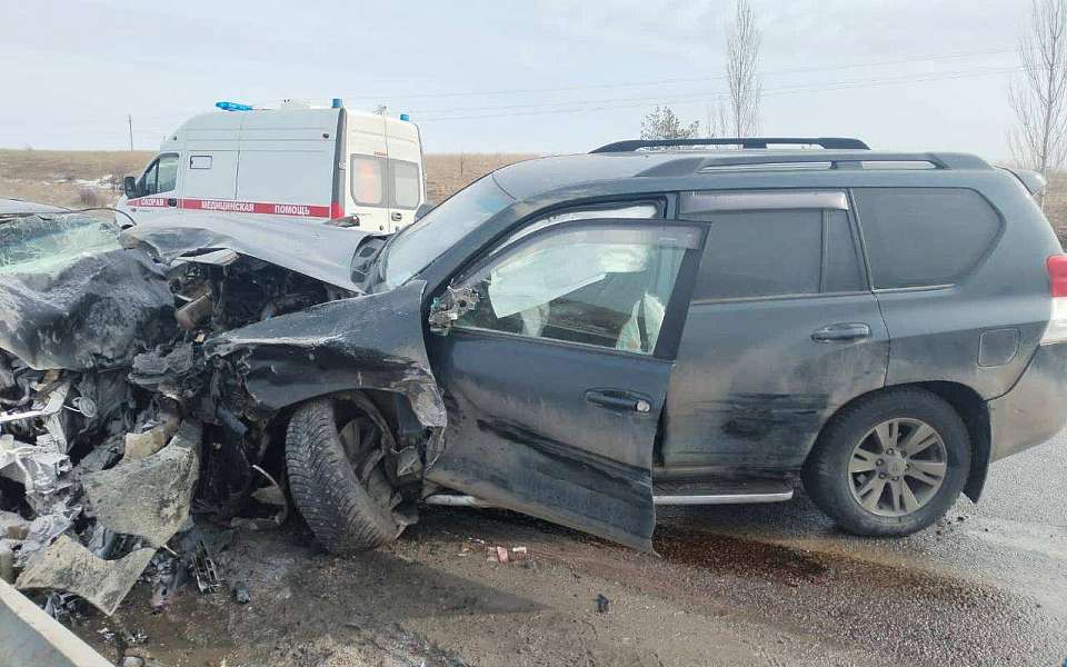 В массовом ДТП погибли 2 человека на трассе под Воронежем