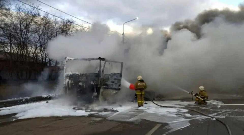 На въезде в Воронежскую область сгорела фура