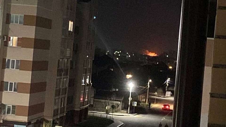 Сильный пожар в Лисках и «взрыв» испугали жителей Воронежской области