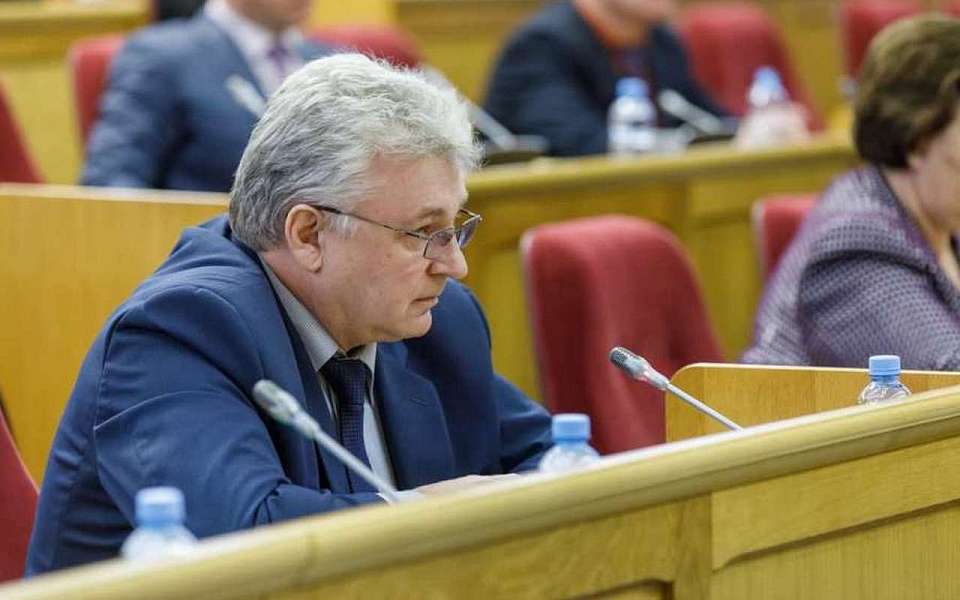 Досрочно сложил полномочия депутат Воронежской облдумы Виктор Буздалин