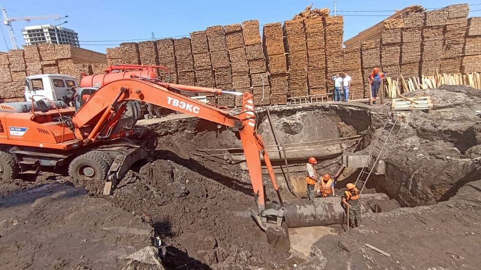 Воронежские коммунальщики установили место повреждения водовода на Антонова-Овсеенко