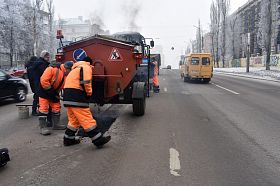 В Ленинском районе проводится аварийный ремонт дорог