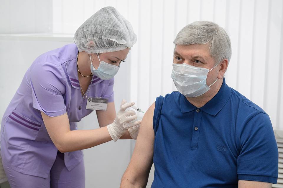 Масочный режим в Воронеже отменят после вакцинации 70% населения области