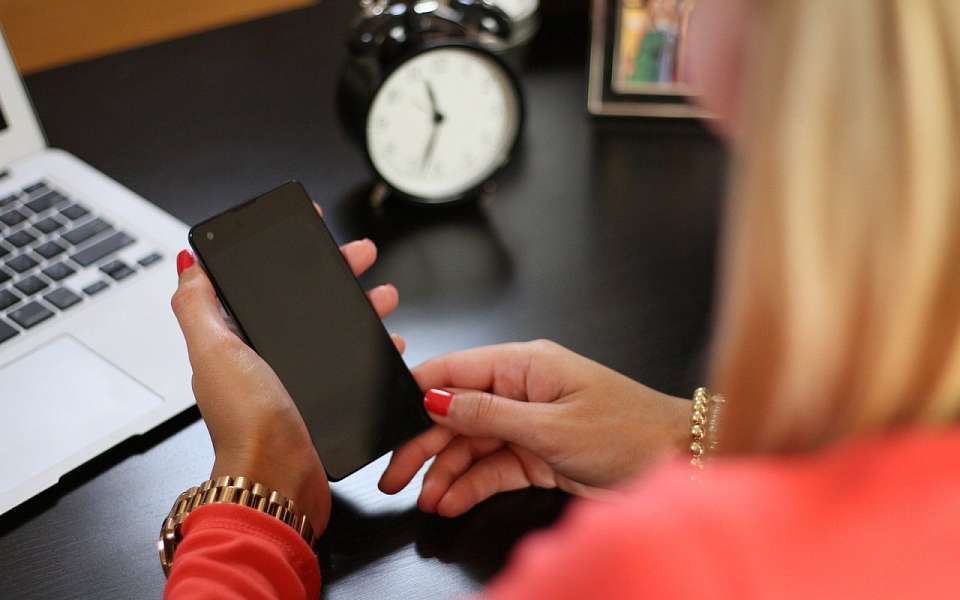 Сотрудница сотового оператора передала посторонним данные о 70 клиентах в Воронеже