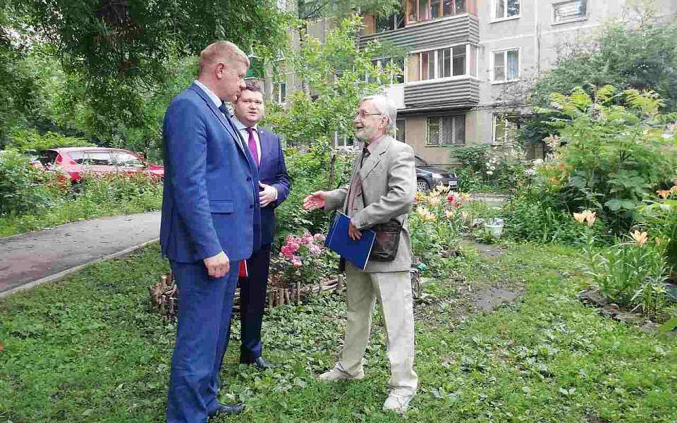 Житель Коминтерновского района по собственной инициативе разбил в сквере несколько цветочных клумб