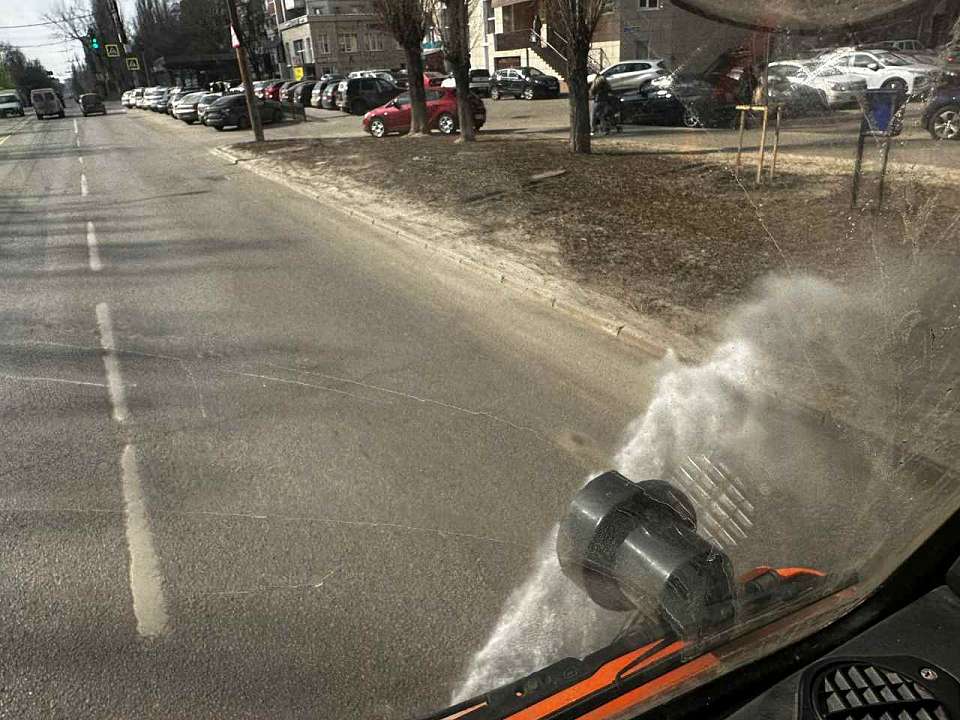 В Коминтерновском районе приводят в порядок улично-дорожную сеть