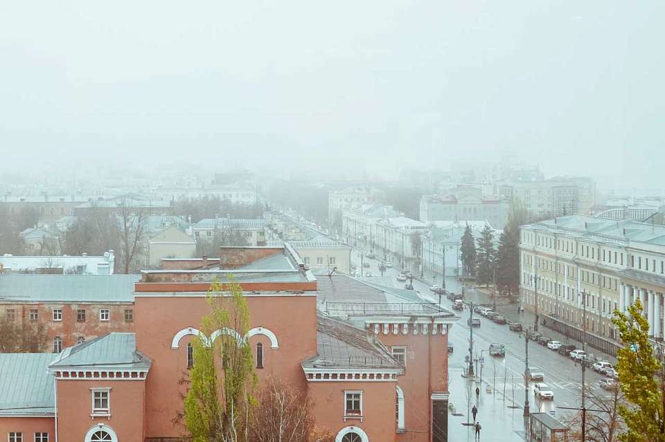 В Воронежской области продлен жёлтый уровень погодной опасности из-за тумана и гололедицы 