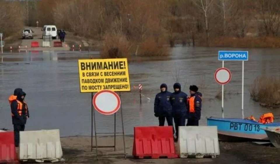 Низководные мосты остаются подтопленными в Воронежской области