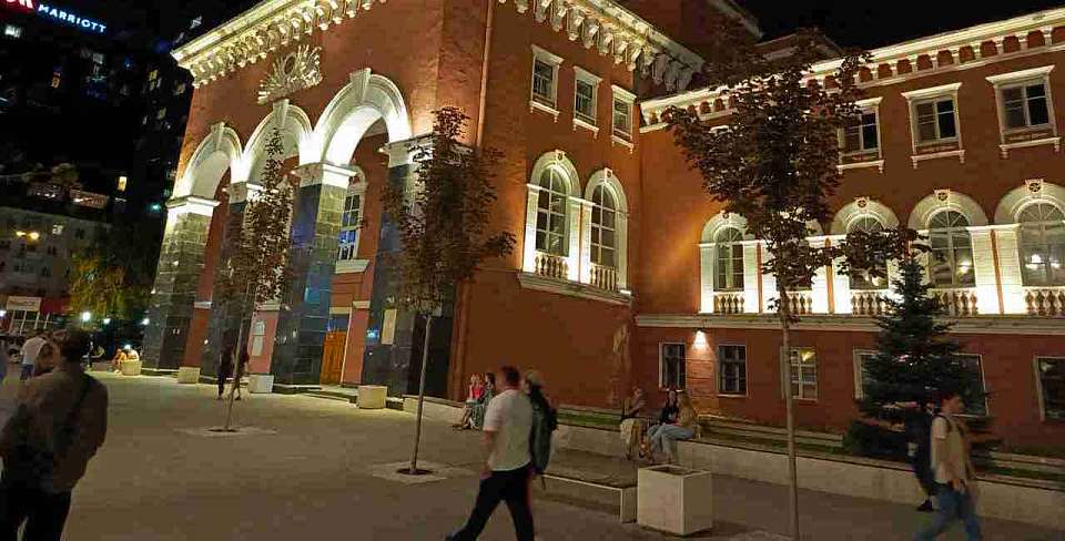 Завывающая ночью сирена ничуть не испугала гуляющих по улицам воронежцев