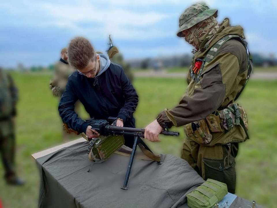 Действующие военнослужащие провели занятия для воронежских школьников