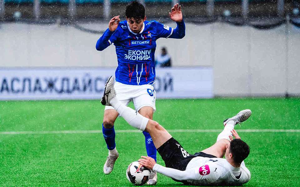 Драматичной ничьей закончился матч «Торпедо» и воронежского «Факела»