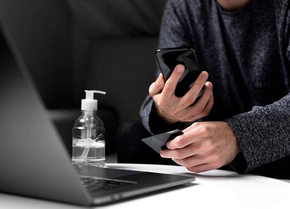 О хитрых схемах обмана со «взломом» Госуслуг рассказали воронежцам