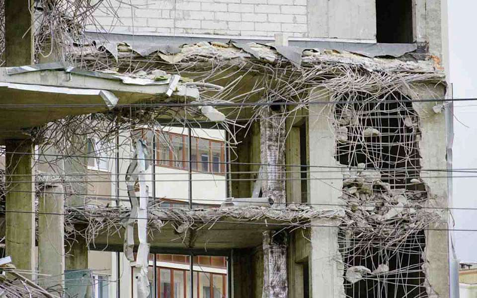 Торговый центр начали сносить в Воронеже