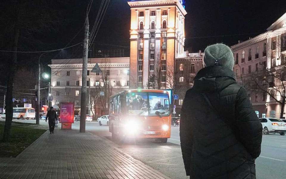 В новогоднюю ночь продлят работу маршрутных автобусов в центре Воронежа