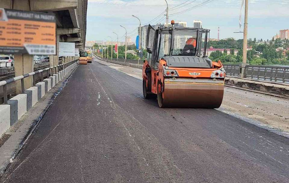 Ремонт покрытия Северного моста продолжается в Воронеже