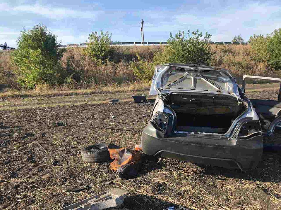 Два человека погибли в перевернувшейся иномарке на воронежской трассе