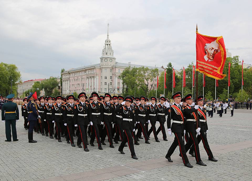Военным парадом, «Бессмертным полком» и концертными площадками Воронеж отпраздновал День Победы