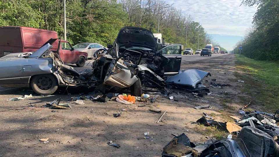 В массовом ДТП погиб 51-летний автомобилист под Воронежем