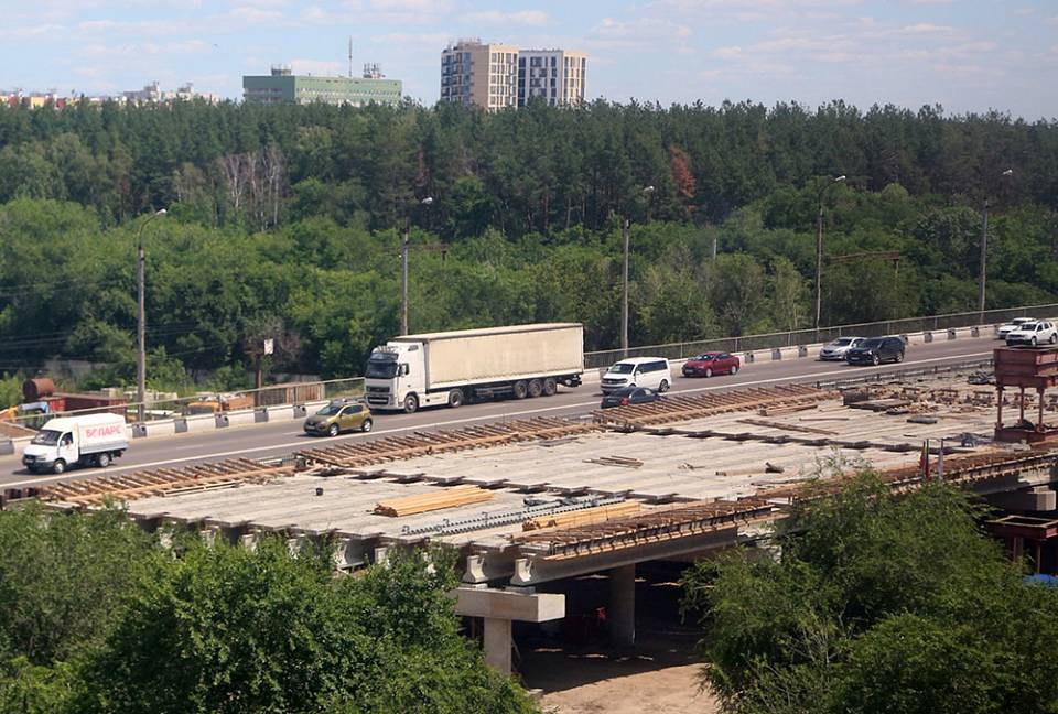 Турбокольцо на улице Остужева в Воронеже огораживают забором