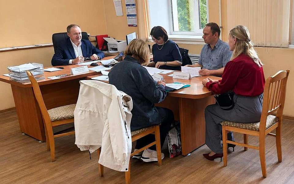 В Ленинском районе обсудили пополнение бюджета и наличие «серых» зарплат 