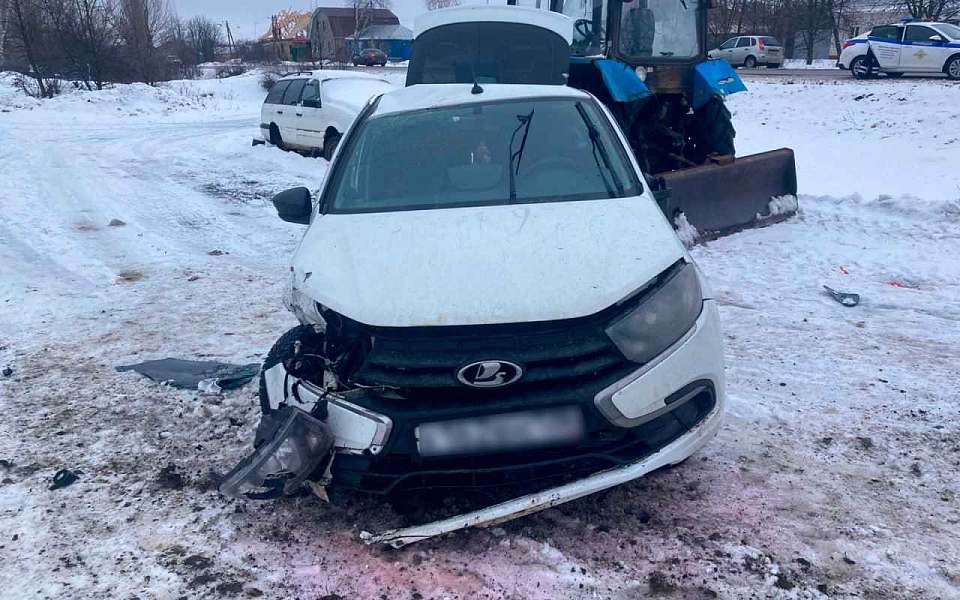 Выпавший из перевернувшейся «Лады» водитель погиб в воронежском селе