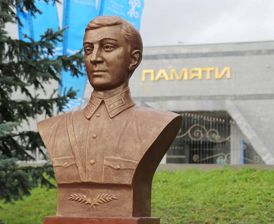 В Воронеже установили бюст герою Великой Отечественной войны Лазарю Дзотову
