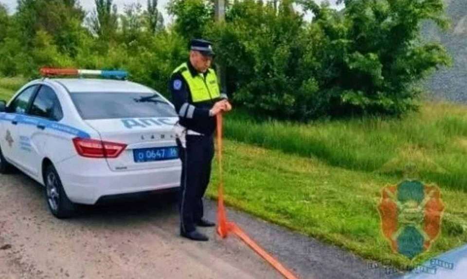 Воронежские полицейские помогли 20-летнему водителю отбуксировать заглохший на опасном повороте ВАЗ