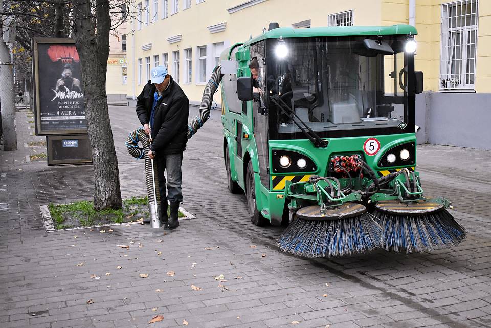В Ленинском районе используют прогрессивные методы уборки