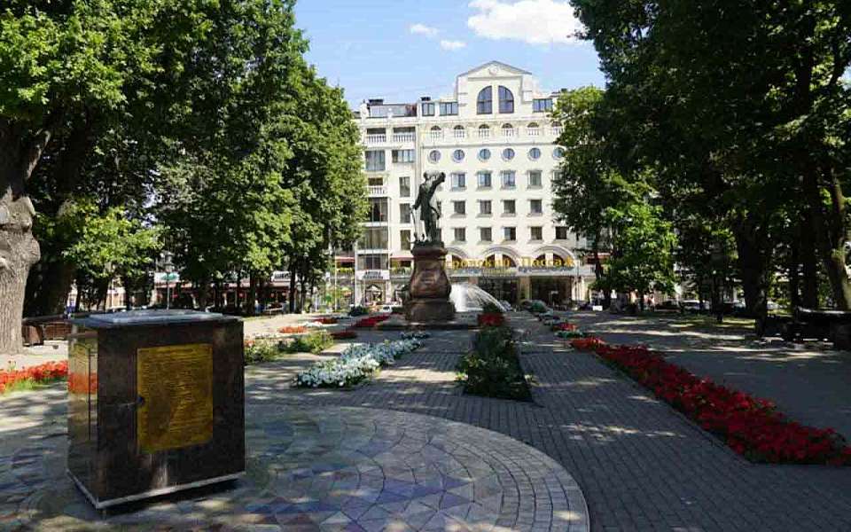 Обновление Петровского сквера анонсировал мэр Воронежа