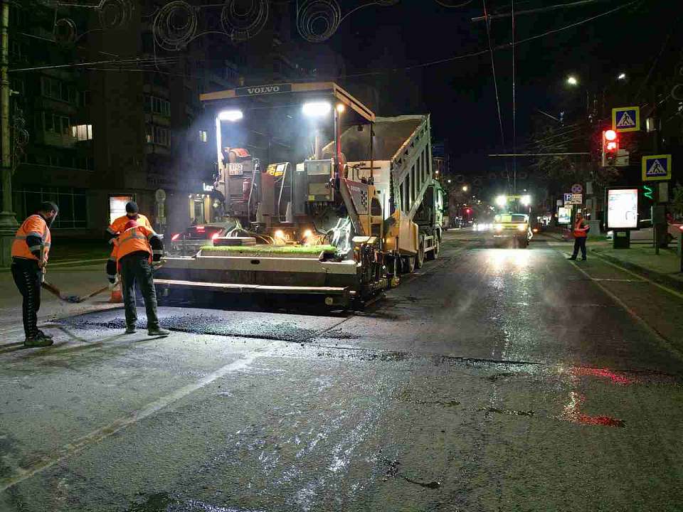 В Ленинском районе продолжается ремонт дорог: проект перешёл «экватор»