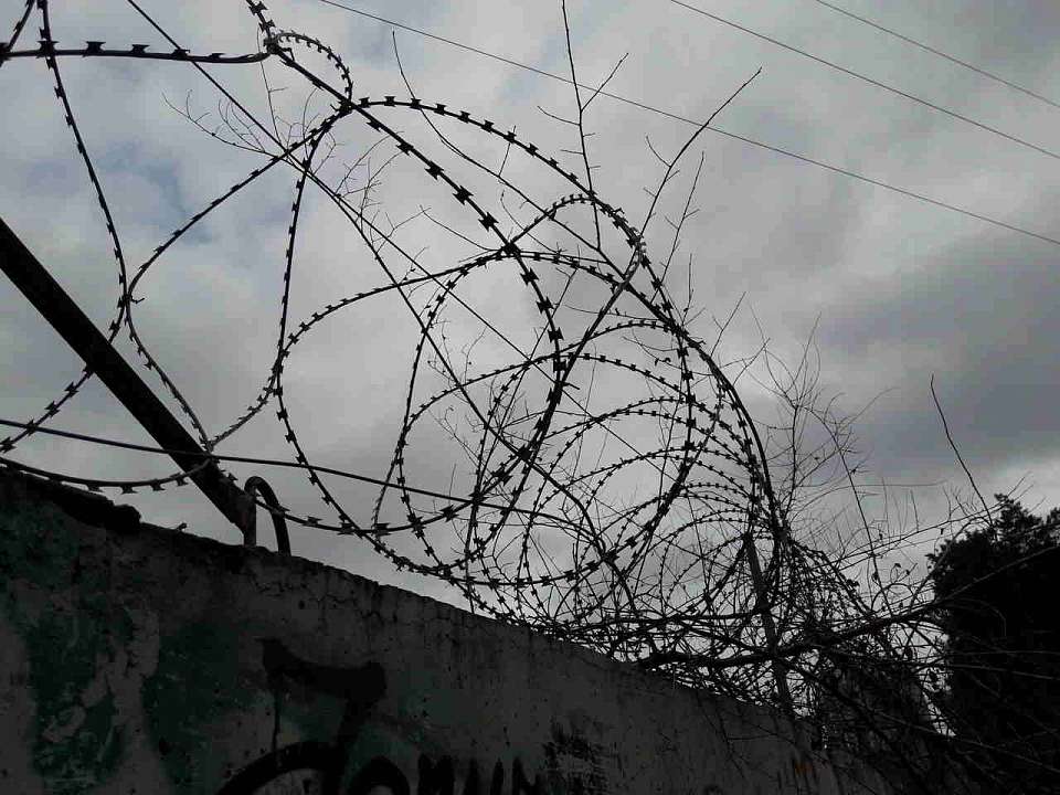 За сорванную с прохожего в Воронеже золотую цепочку грабителю грозит 4 года колонии