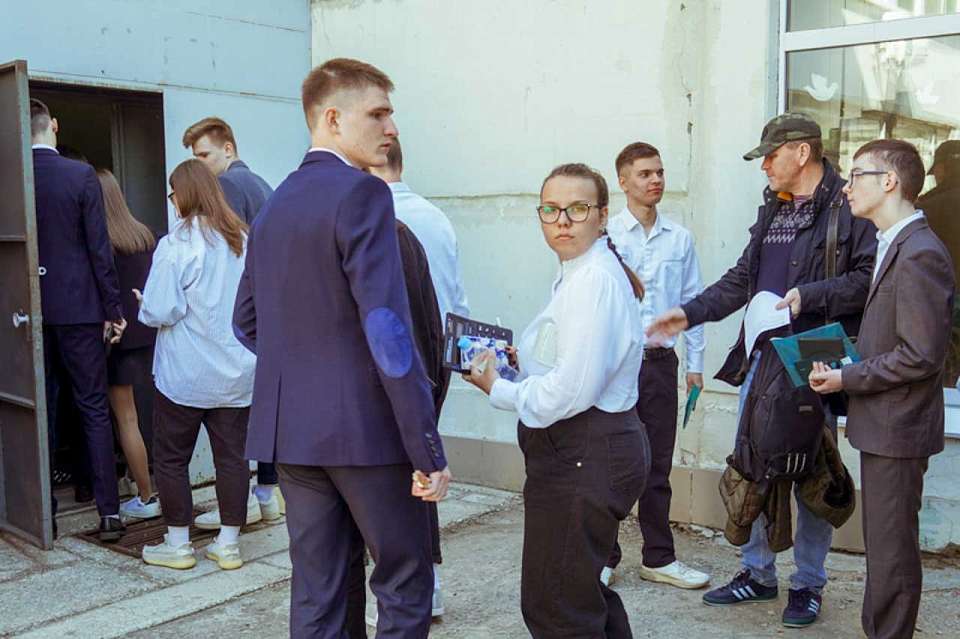 Прикасаться к выпускникам на ЕГЭ организаторам в Воронежской области запрещено