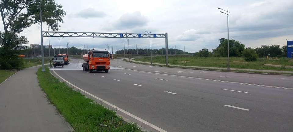 В Железнодорожном районе ежедневно выполняют влажную уборку улично-дорожной сети